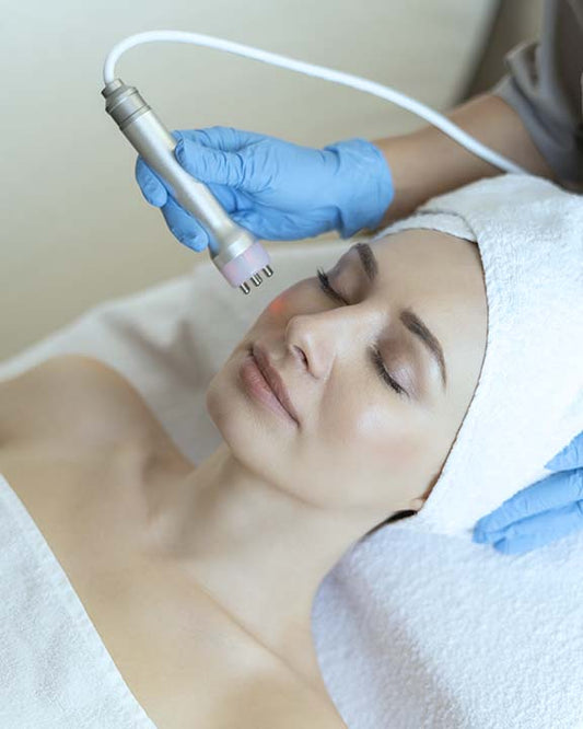 Tecnología de microcorriente facial Skindion para tonificar y reafirmar la piel