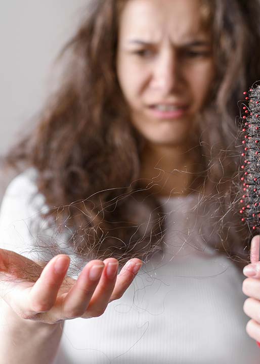 ¿Por qué se me está cayendo el cabello? Las Causas más comunes